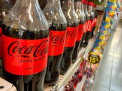 Rząd podnosi podatek cukrowy. Ceny Coca-Coli i energetyków mocno w górę