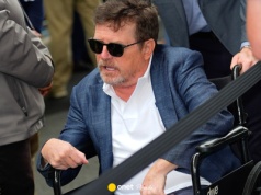 Michael J. Fox choruje od 34 lat. Złamał tyle kości, że nie może chodzić. 