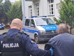 Groził najbliższym trzymając nóż. 70-latek trafił do aresztu za znęcanie się nad rodziną