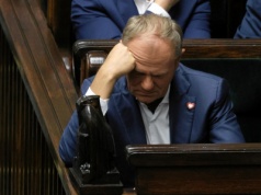 Czy Tusk powinien podać się do dymisji? Tego chcą młodzi Polacy