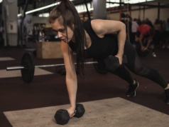 Trening na górne partie mięśni na siłowni