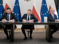 „Politycy stają na głowie, żeby nie dać żadnych praw tym strasznym gejom i lesbijkom”