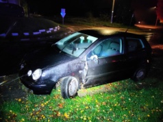 Nietrzeźwy wjechał w płot, porzucił auto i uciekł