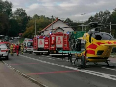 Poważny wypadek w okolicy Krakowa. Na jezdni wylądował śmigłowiec LPR