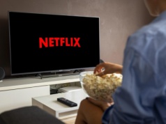 Nowy serial akcji Netfliksa to ogień. Platforma już zamówiła 2. sezon