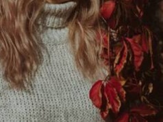 Jesienne swetry – niezbędny element kobiecej garderoby na chłodniejsze dni