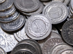 Złoty nadal w pobliżu 4,24/EUR, rentowności obligacji skarbowych w dół