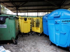 Koniec z workami na śmieci. Gminy wprowadzają kosze z 