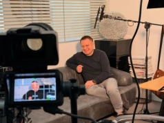 Robert Klatt w roli głównej filmu dokumentalnego o polskiej muzyce