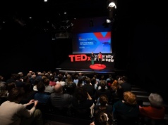 Te konferencje przyciągają miliony widzów. TEDx na Uniwersytecie Warszawskim. Trwa bezpłatna rejestracja