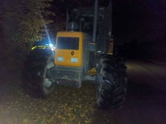 Podwędzili dziadkowi traktor i pojechali na dyskotekę. Szesnastolatkowie byli pijani