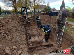 Groby ponad 70 żołnierzy niemieckich w Tomkowicach. Trwa ekshumacja