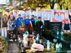 Młodzi kibice legnickiej Miedzianki porządkują groby