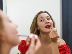 Powiększysz usta bez zabiegu. To tajny sekret wizażystek