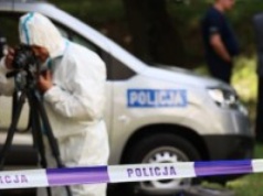 ​Podpalili kolegów na stosie z mebli. 