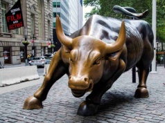 Bitcoinowe wieloryby wracają na Wall Street – BlackRock ujawnia miliardowe transfery do ETF-ów