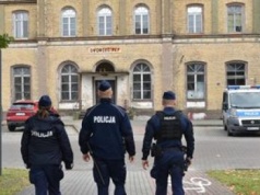 Młodzi policjanci ze Szkoły Policji w Pile wyruszyli na pierwsze patrole w Złotowie