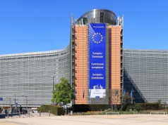 UE zatwierdziła 19. pakiet sankcji wobec Rosji. Węgry, Austria i Słowacja wycofały swoje weto