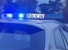 Myślał, że policja nie znajdzie go pod stertą ubrań i się pomylił. Miał do odbycia karę więzienia