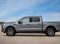 Ford wstrzymuje produkcję elektrycznego F-150 Lightning. Priorytetem wersje spalinowe i hybrydowe