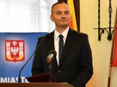 Polityczna burza w Inowrocławiu. Prezydent miasta odpowiadał na zarzuty radnych KO