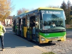 Tak dojedziesz na cmentarze komunikacją miejską