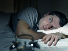 Jak zasnąć w 2 minuty? Wojskowy sposób działa u 96% pilotów