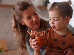 Zamiast stawiać granice, wycofujesz się zrezygnowana? Oto klucz do rodzicielskiej konsekwencji