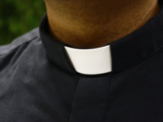 Ujawnili prawdziwe pensje księży w Polsce!