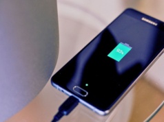 Wszyscy tak ładujemy telefon. To najgorsze, co można mu zrobić