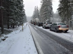 Droga w Jakuszycach nieprzejezdna z powodu intensywnych opadów śniegu