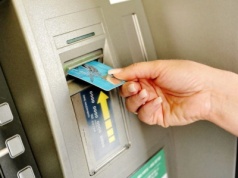 Znikają pieniądze z kont w jednym z banków. 