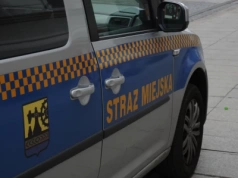 Na Rynku zaczepił mężczyznę, bo chciał papierosa i pieniądze. Skończyło się szarpaniną