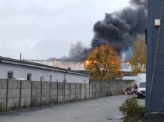 Pożar hali pod Lublińcem. Trwa akcja gaśnicza