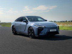 Nowy Lexus ES: CENA od 329 900 zł, bateria 75 (AWD) lub 77 kWh (FWD), na razie bez zasięgu