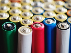 Organiczna bateria pokonuje limity. Dziesiątki tysięcy ładowań prawie bez utraty mocy