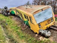 Zderzenie pociągu z betoniarką na przejeździe w Hudčicach