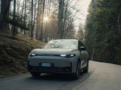 Nowy SUV Stellantis wjedzie wszędzie. Do tego jest szybszy niż Mustang