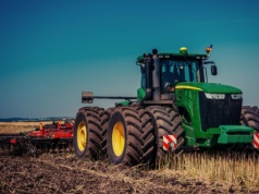 Oryginalne części John Deere – jak przechowywać zapasowe elementy, by nie straciły jakości?