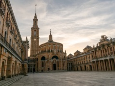 Kiedyś edukował dzieci górników. Dziś przyciąga turystów z całego świata