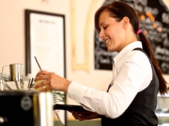 Napiwek gotówką czy kartą? Fiskus już ma swoje zdanie