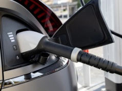 Lidl ma więcej ładowarek niż Słowenia. UE wykonała plan w 26 procentach