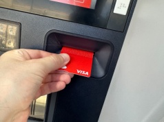 Od 1 stycznia będą śledzić wszystkie płatności. Skarbówka przysiądzie z lupą