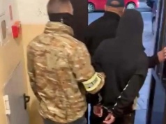 Wracał z dyskoteki, gdy nieznajomy zapytał go o drogę. Został pobity i zgwałcony