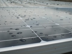 Chińczycy sprzedają fotowoltaikę poniżej kosztów. W Europie dałoby się ją produkować za 150 euro/kWp, może mniej