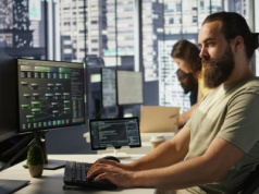 Programista czy prompt engineer? Najbardziej perspektywiczne zawody IT, które kształtuje sztuczna inteligencja