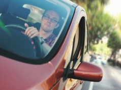 Alimenciarzom odbiera się prawo jazdy. Absurdalny pomysł, który działa