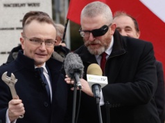 Sojusz klucza z gaśnicą. Braun z Wochem idą walczyć o Senat i odzyskiwać niepodległość