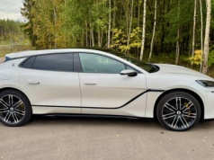 Przetestowałem chińską limuzynę, która obraca się w miejscu. Przywróciła mi wiarę w motoryzację