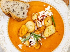 Zupa dyniowa z pieczonych warzyw